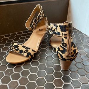 UGG women’s, wood heel leopard print leather sandals with zipper size 6 1/2